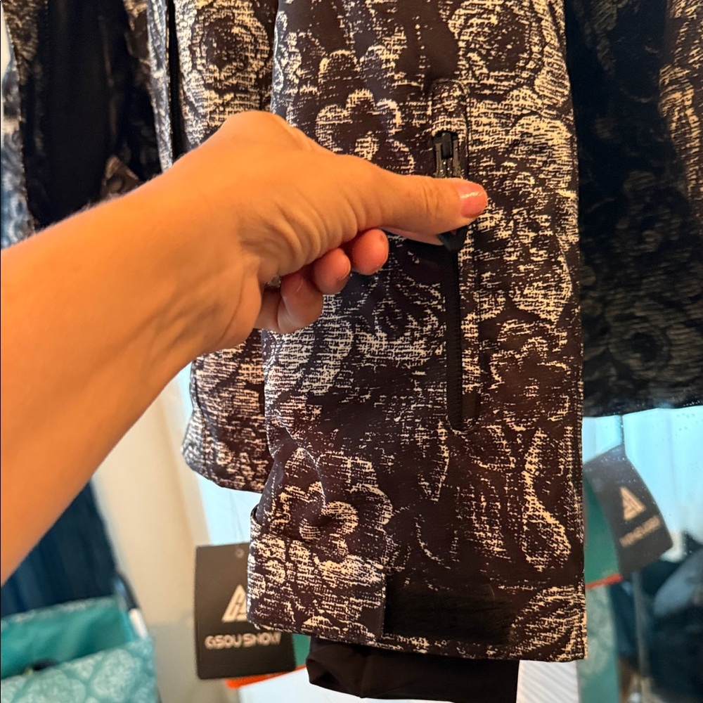 GSou Snow Floral Black and Gray Women's Jacket sz Large NWT - Picture 13 of 16